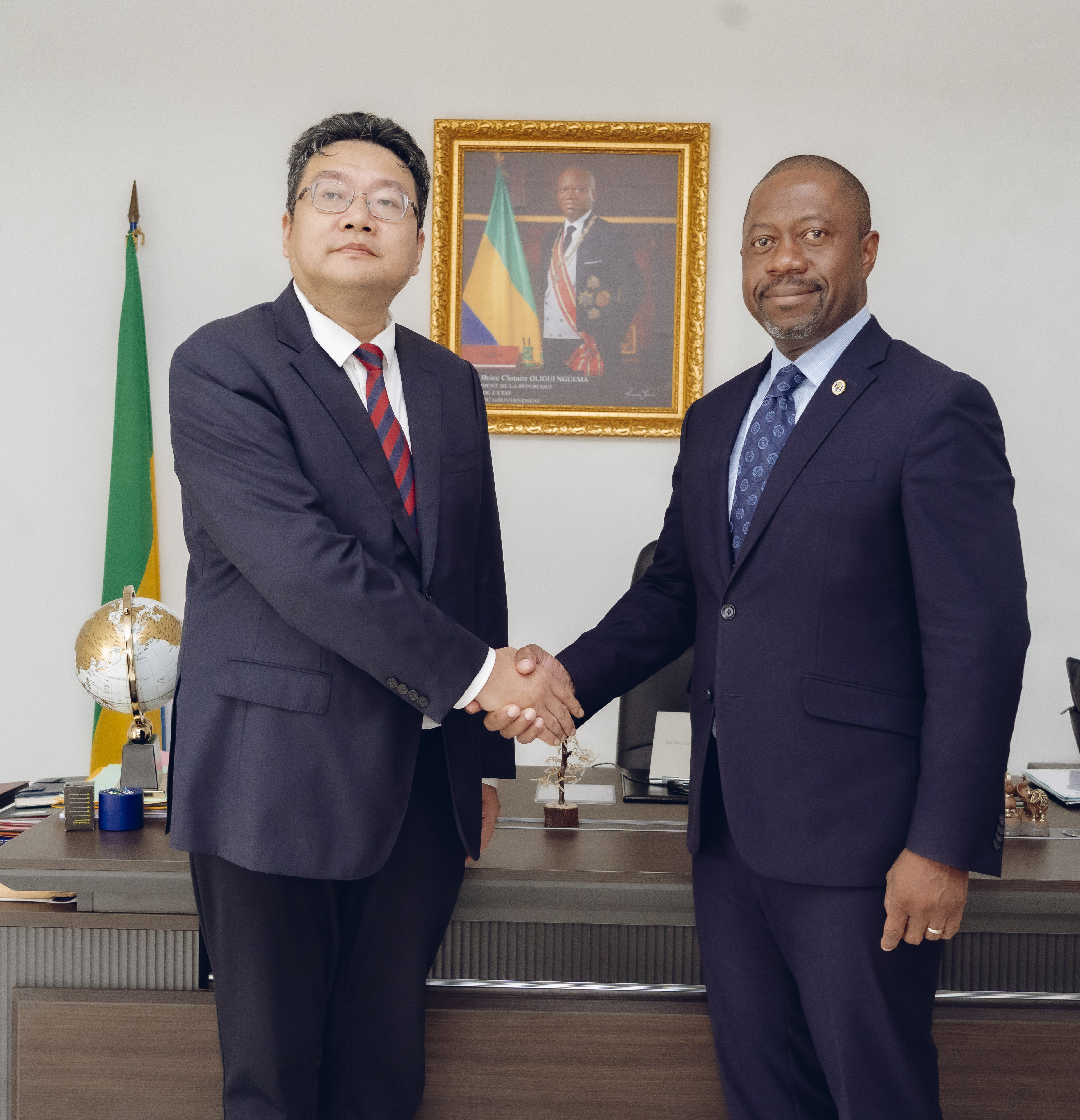 COOPERATION AGRICOLE : LE MINISTRE PACOME KOSSY REÇOIT L’AMBASSADEUR DE CHINE AU GABON