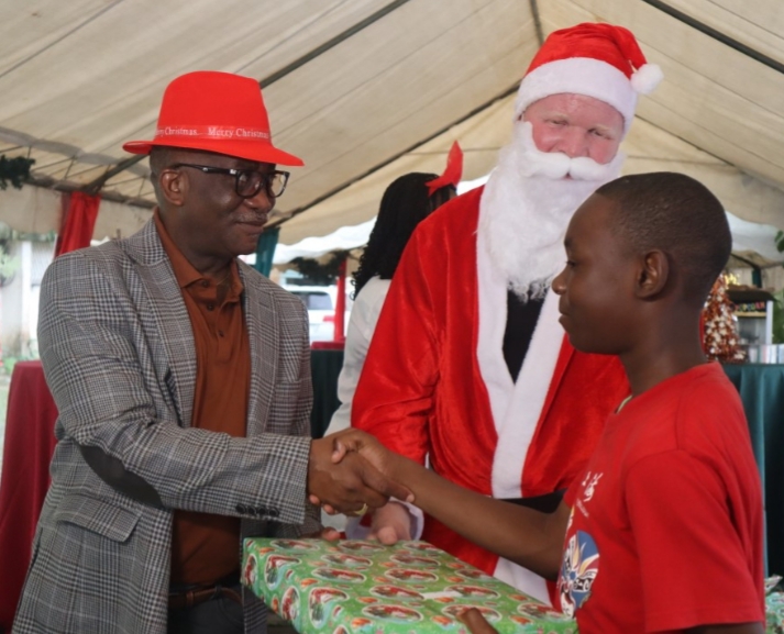 Le ministre Jonathan Ignoumba célèbre Noël